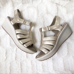 Easy Spirit Metallic Leather Wedge Sandal